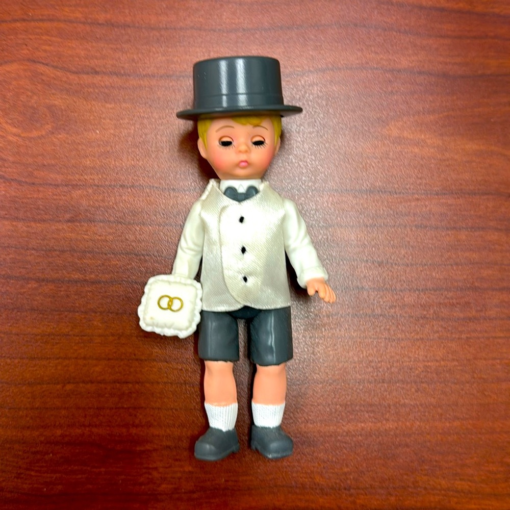 Madame Alexander 2002 Wedding Ring Bearer McDonald’s Happy Meal mini doll